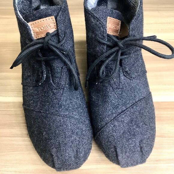 TOMS charcoal desert wedge wool booties, size 7 - Picture 2 of 3